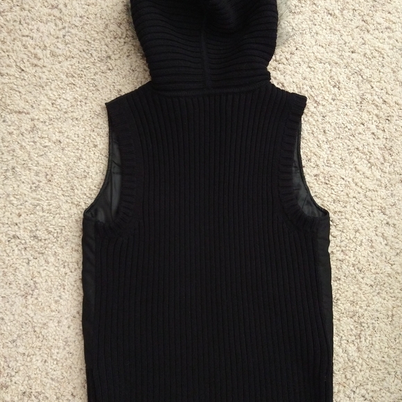 Jones New York Faux Fur Hooded Vest - Picture 4 of 8